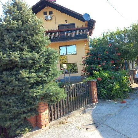 טוזלה Apartments Emir מראה חיצוני תמונה
