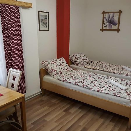 טוזלה Apartments Emir מראה חיצוני תמונה