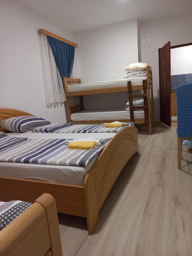 טוזלה Apartments Emir מראה חיצוני תמונה